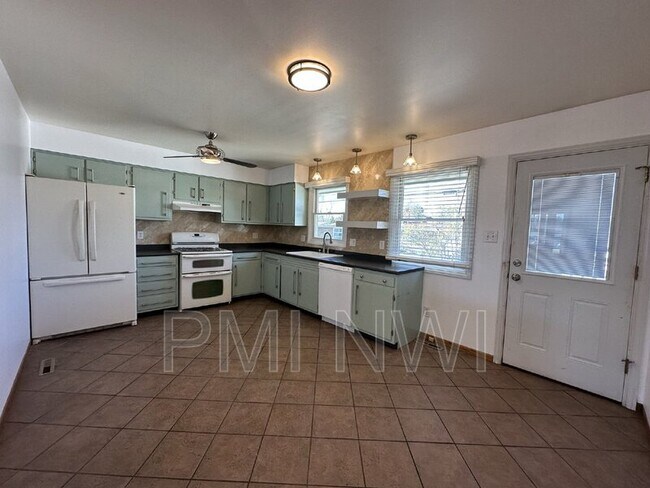 Foto del edificio - 944 W 54th Pl