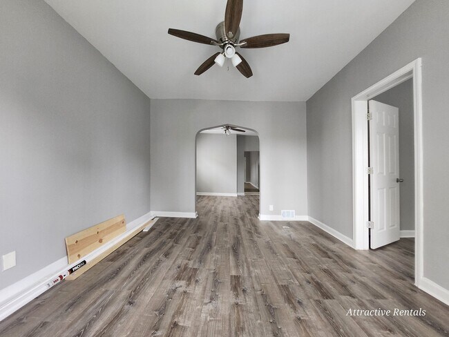 Foto del edificio - 707 E 92nd Pl