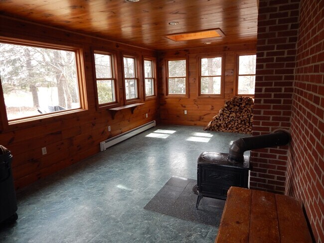 Building Photo - 71 Waterville St
