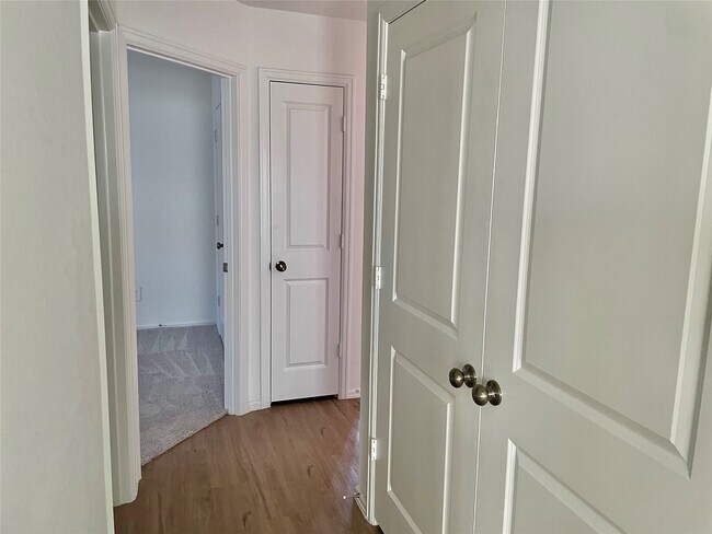 Foto del edificio - 221 Crystal Bay Ln