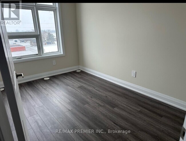 Building Photo - 1581 Rose Way