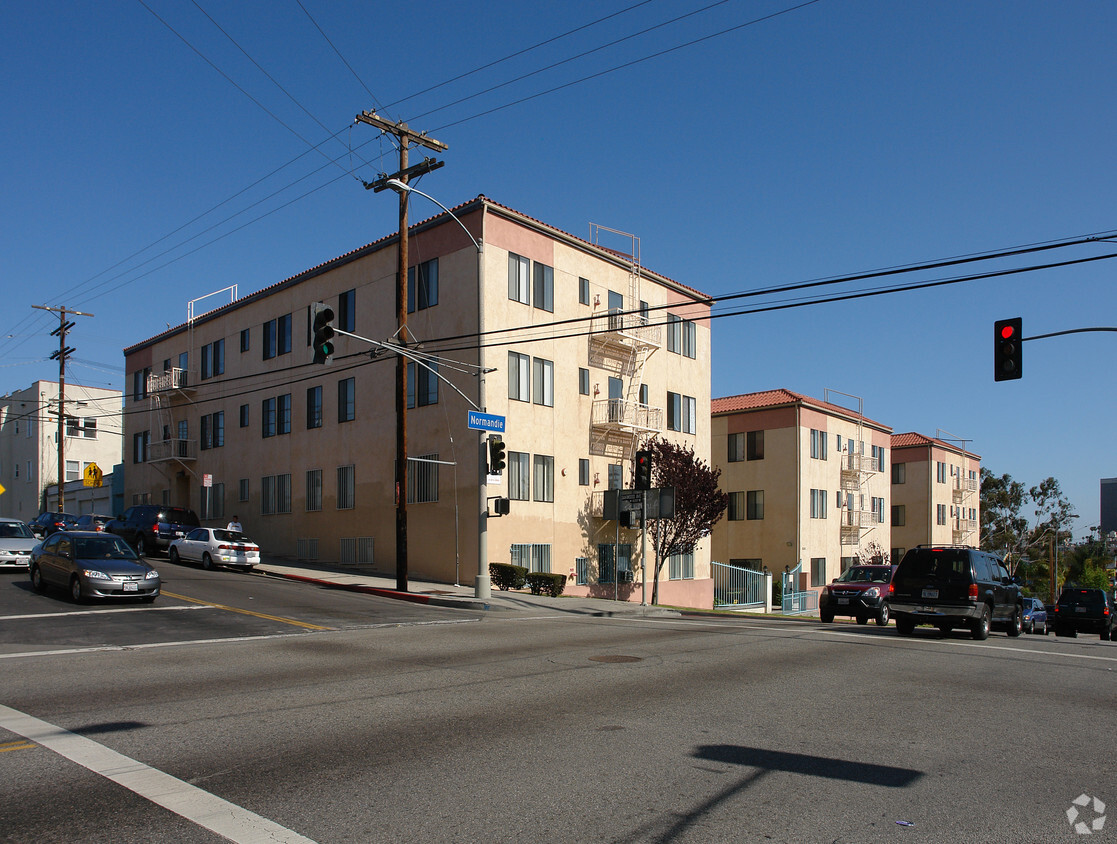 Foto del edificio - Beverly Manor Apartments