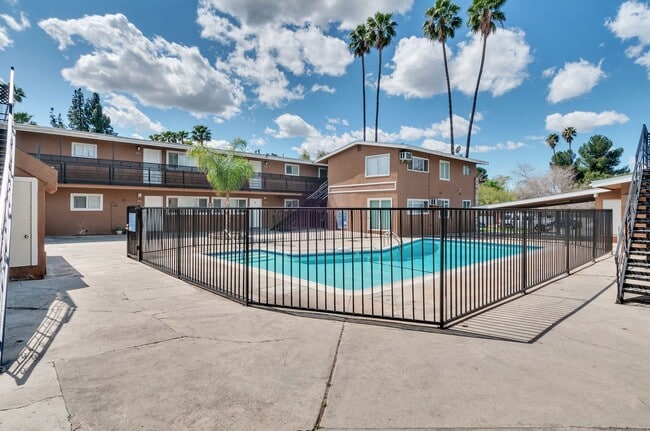 Building Photo - Minutes From UC Riverside. Large 1 bedroom...