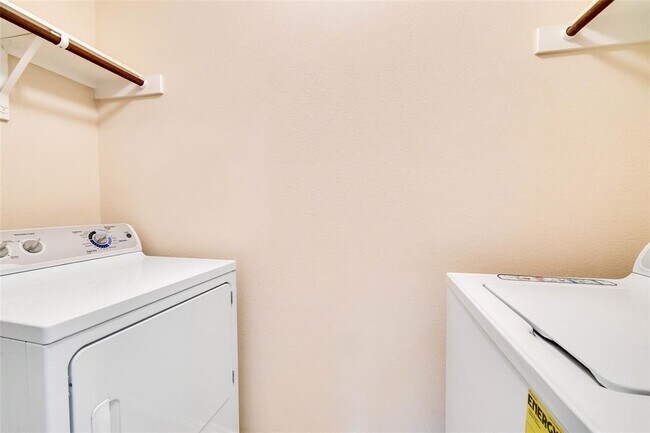 Foto del edificio - 4220 Creede Dr