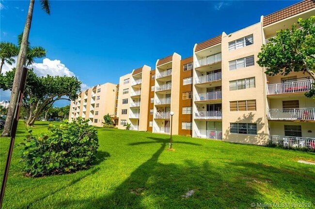Foto del edificio - 6930 Miami Gardens Dr