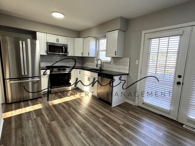 Foto del edificio - 710 NE Westwind Dr