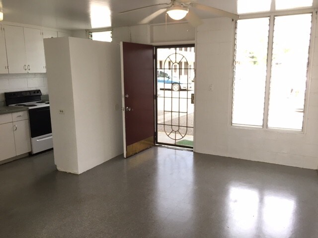 Primary Photo - 55 Walker Ave