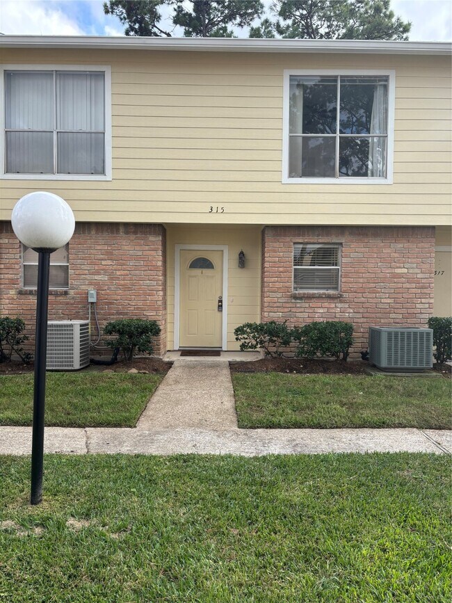 Foto del edificio - 14515 Wunderlich Dr