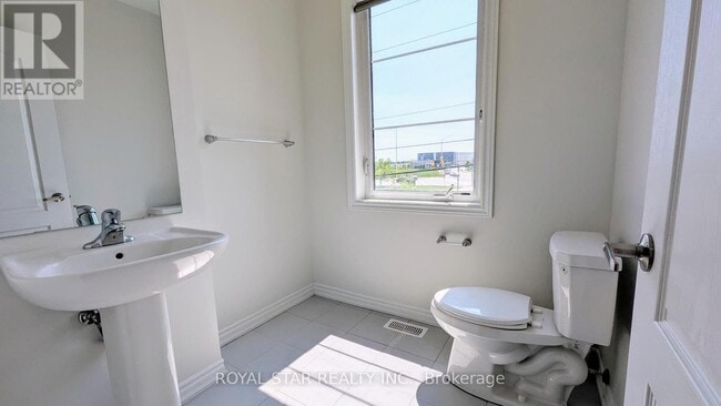 Building Photo - 22 Vestry Wy