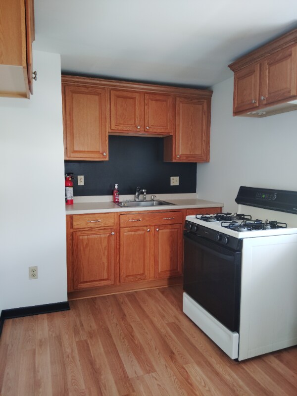 Primary Photo - 13 Amity St