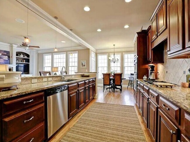 Building Photo - 5 Bedroom Single Family Home in Mableton