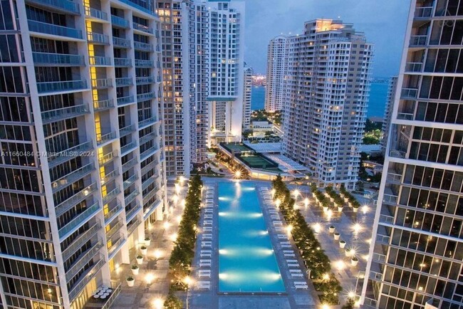 Foto del edificio - 465 Brickell Ave