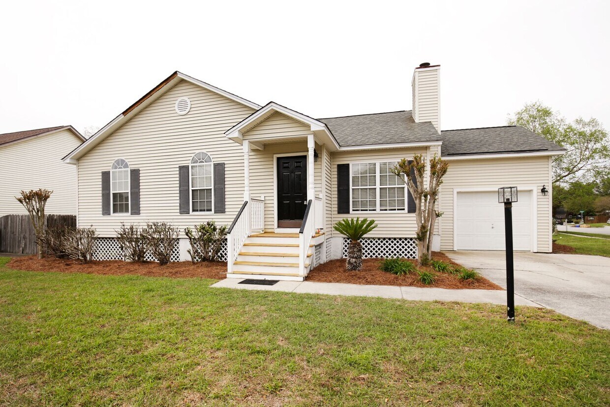 Foto principal - Available now. Beautiful fully renovated 3...