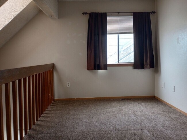 Foto del edificio - Dearborn 2 bed 1 bath, Great location off Miss. and Sable near I-225 and Aurora Mall