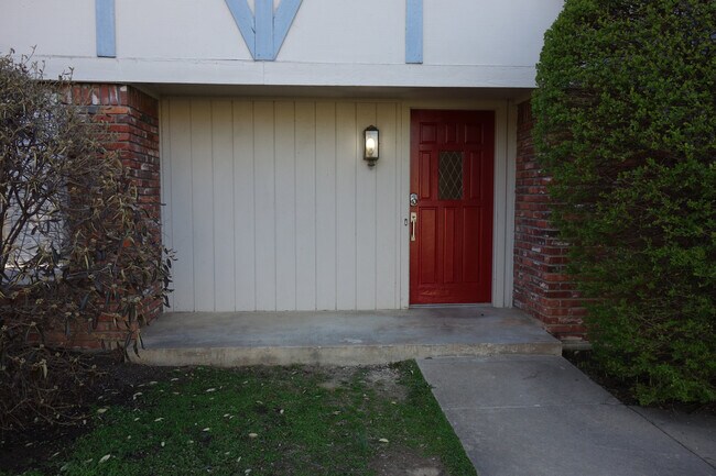 Entrada principal - 7116 S Indianapolis Ave