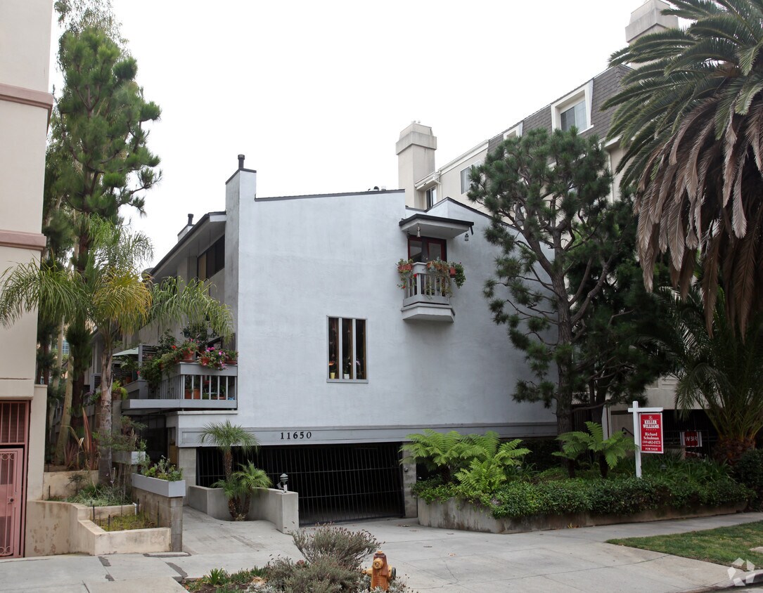 Primary Photo - 11650 Mayfield Ave