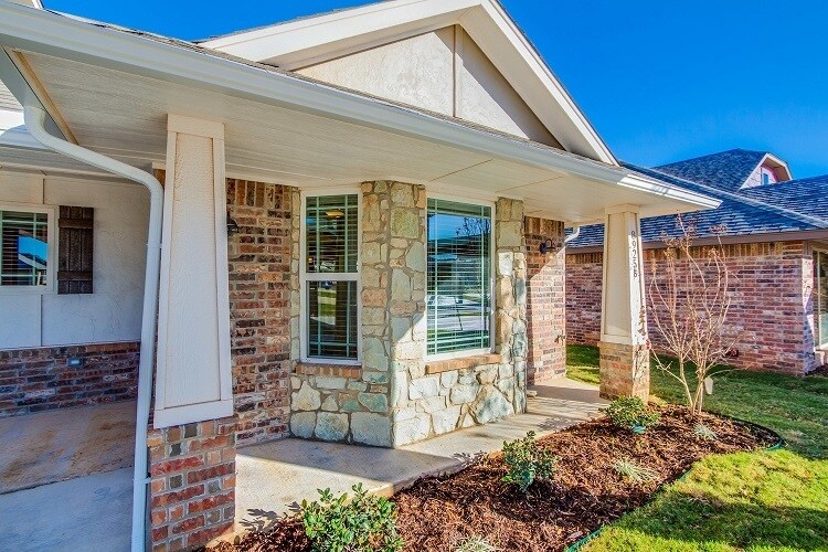 Foto principal - 5605 Goldfinger Rd