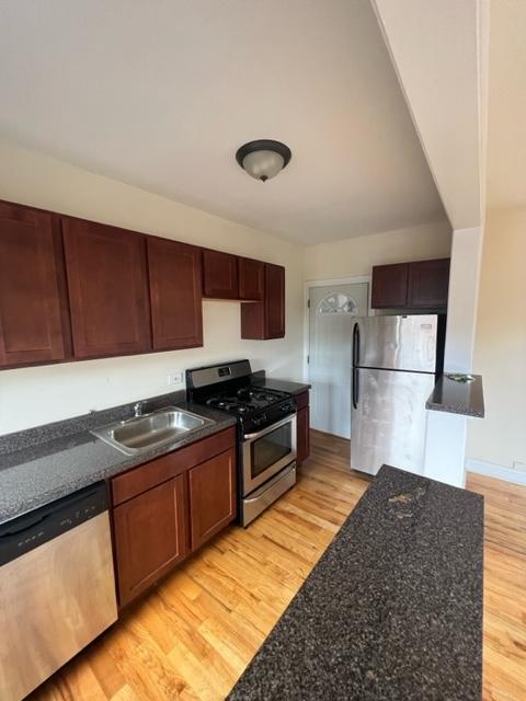 Building Photo - 1 bedroom in Chicago IL 60657