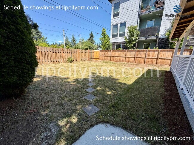 Foto del edificio - 17500 E Burnside St