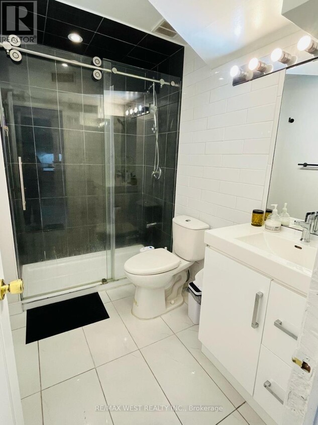 Photo du bâtiment - 76 Lexington Rd