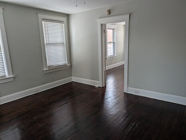 Building Photo - 6413 Vine St