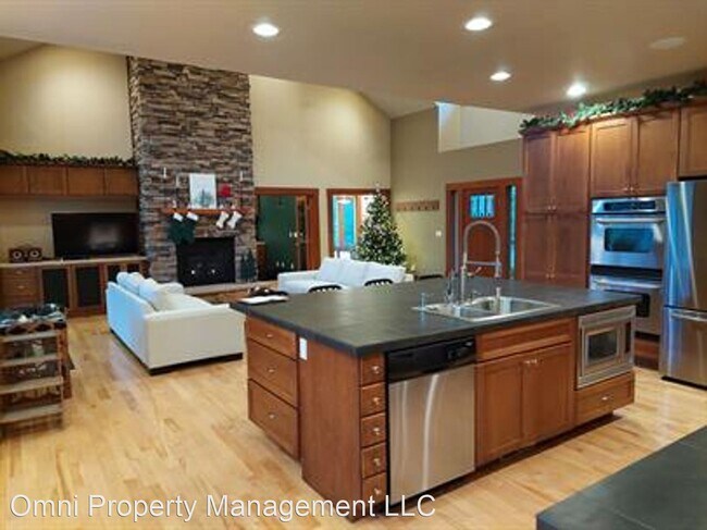 Building Photo - 3 br, 2 bath House - 3014 Raven Crest