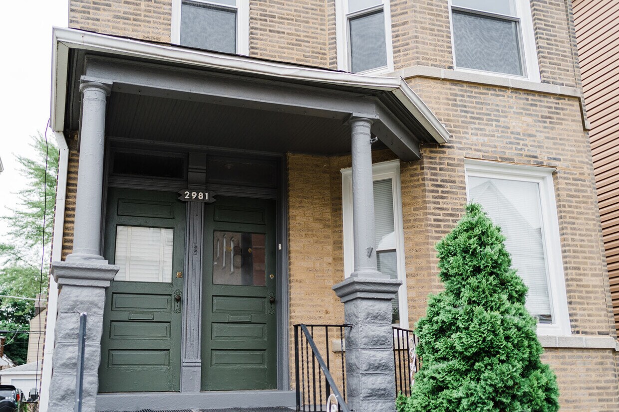 Primary Photo - 2981 N Lawndale Ave