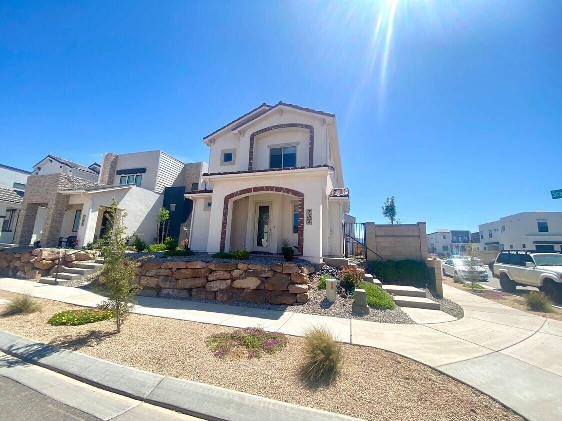 3 br, 2.5 bath House 767 W Scarlet Hill House for Rent in Saint