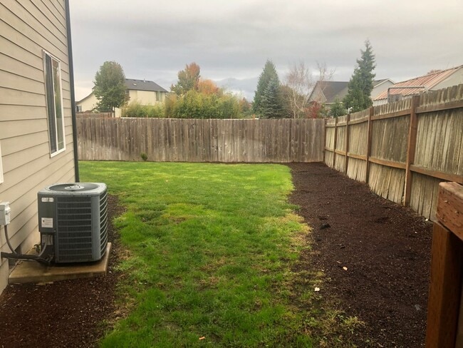 Foto del edificio - Newer 3 bedrooms 2.5 bathroom townhouse!