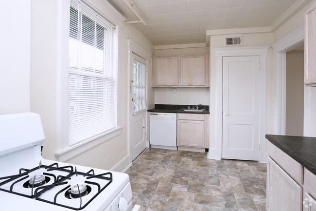 2 bd lg-kitchen - Landmark Square Apartments