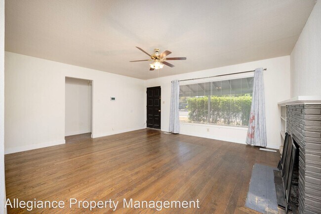 Foto del edificio - 3 br, 2 bath House - 4617 El Camino Ave