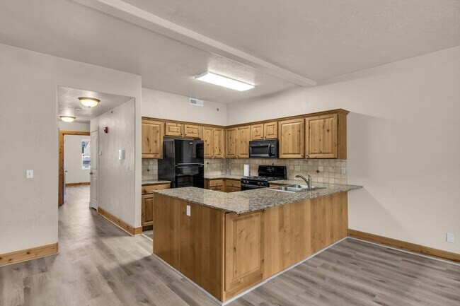 Building Photo - 1684 Fox Hollow Ln