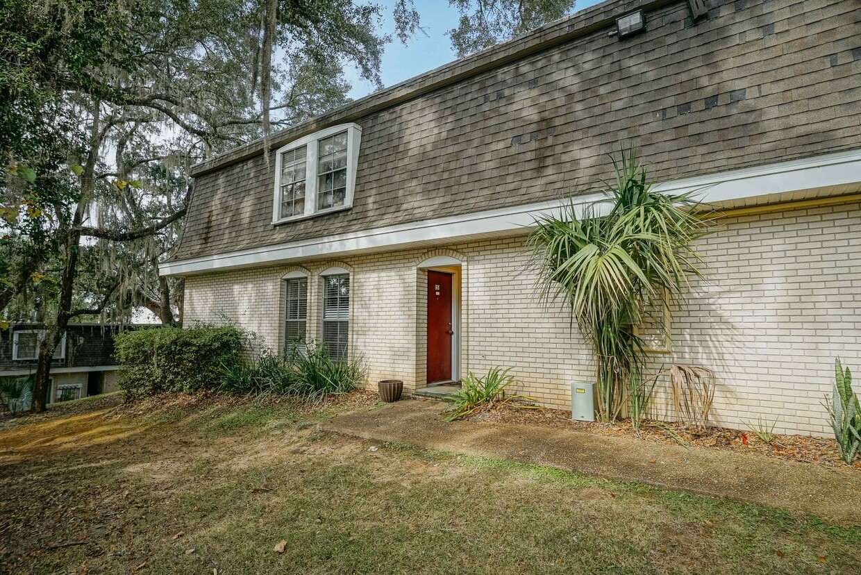 Foto principal - Super Cute 2 bed 2 bath property available...