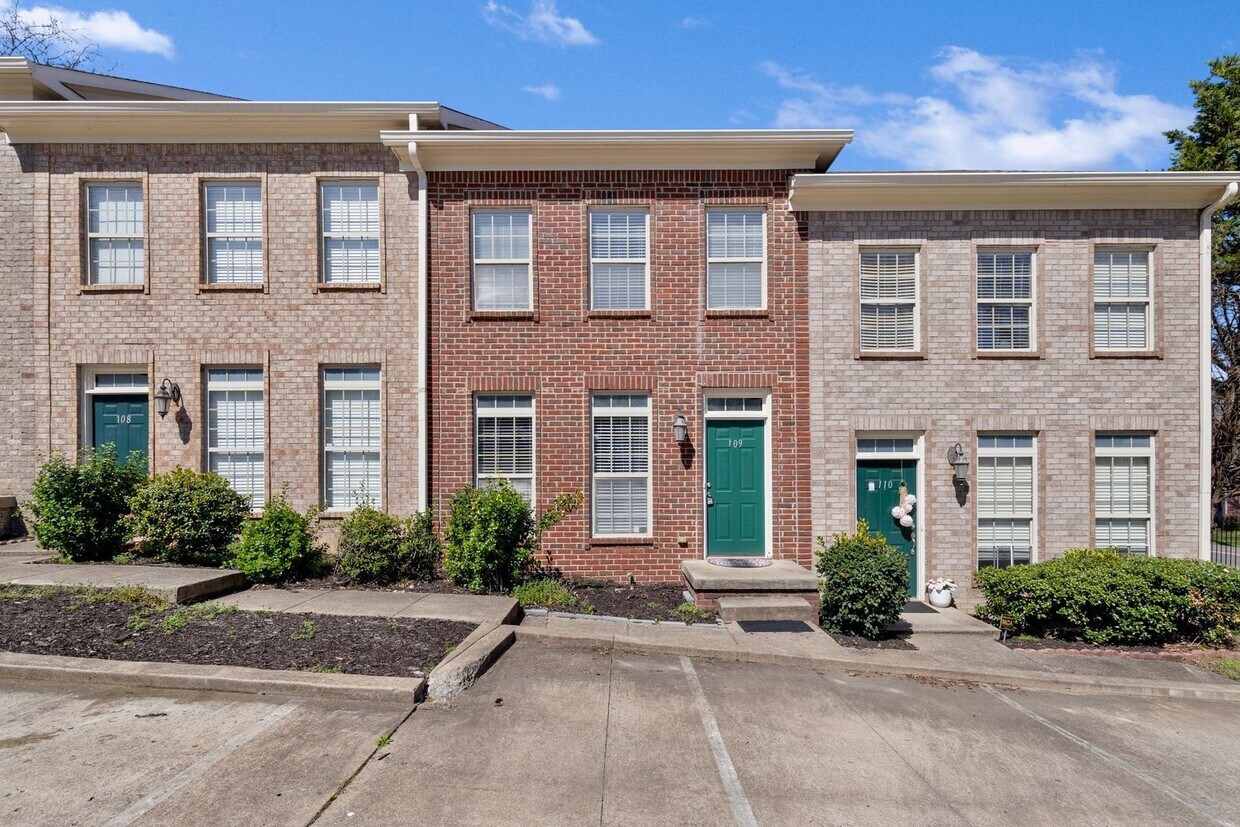 Foto principal - FABULOUS LOCATION!! 2BEDROOM 2 BATH TOWNHO...