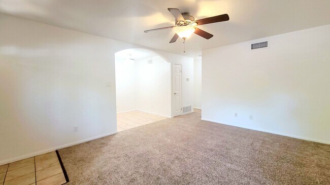 Building Photo - Perfect Single Story Condo Available!