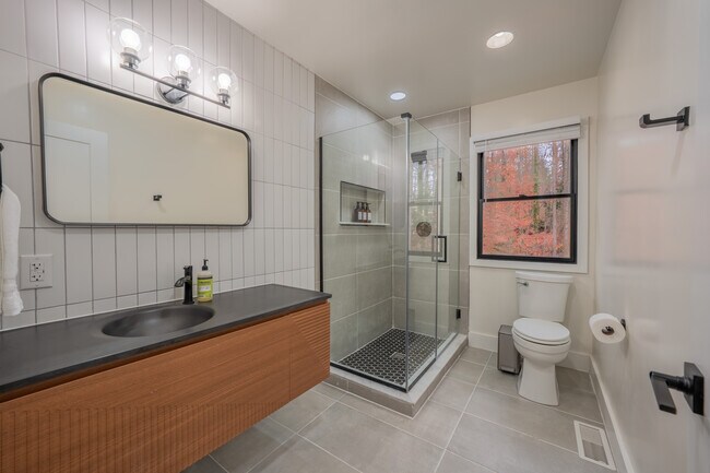 Foto del edificio - 1704 Inglewood Dr