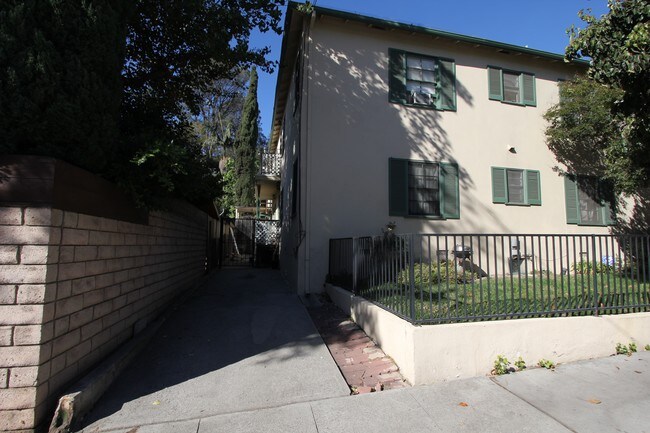 Building Photo - 6100-6110 Glen Alder St