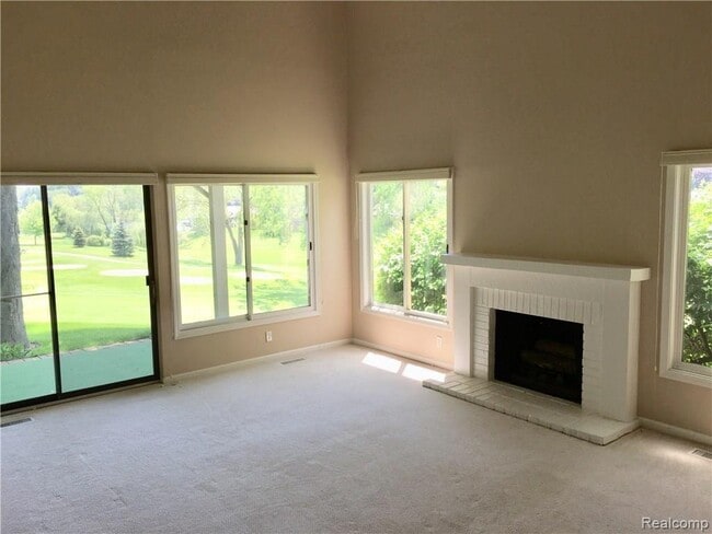 Building Photo - 1829 Golf Ridge Dr