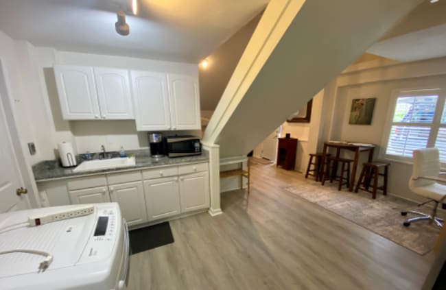 Photo - 804 Oakdale St Apartment