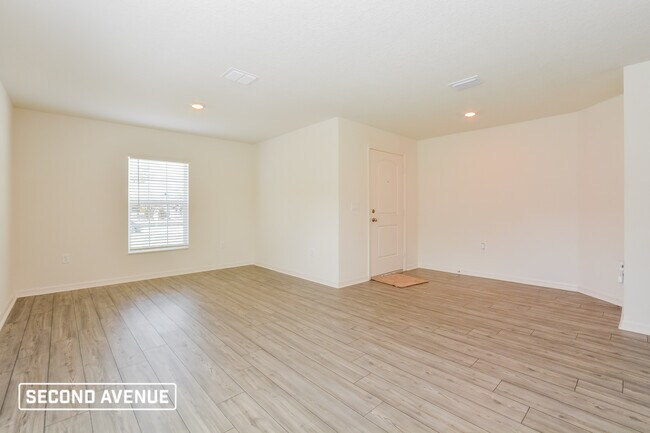 Foto del edificio - 915 Clayton Dr