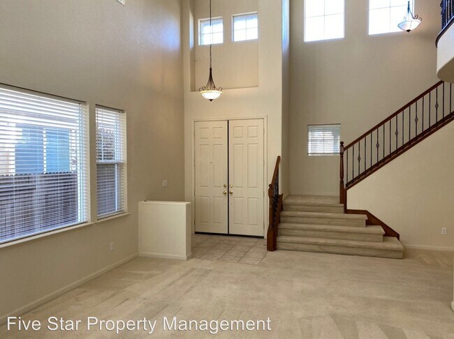 Building Photo - 5 br, 3.5 bath House - 2912 Medinah Way