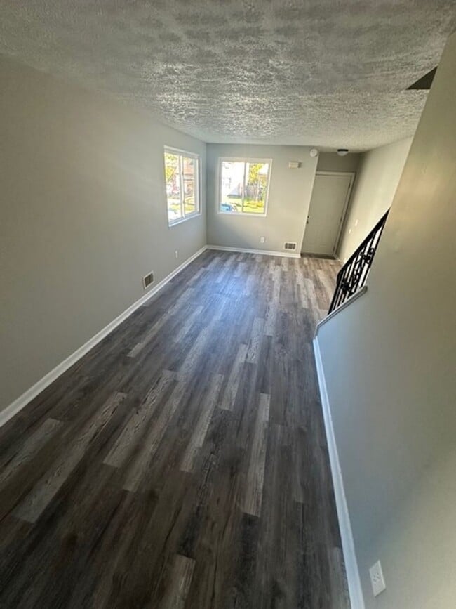 Building Photo - 31 Plover St