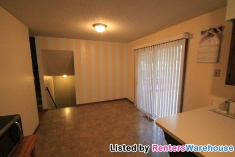 Building Photo - Spacious 4 Bedroom 2 Bath Home in Circle Pines