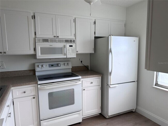 Foto del edificio - 13713 Mission Oaks Blvd