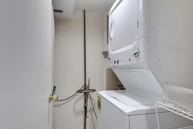 Foto del edificio - 2821 R St SE