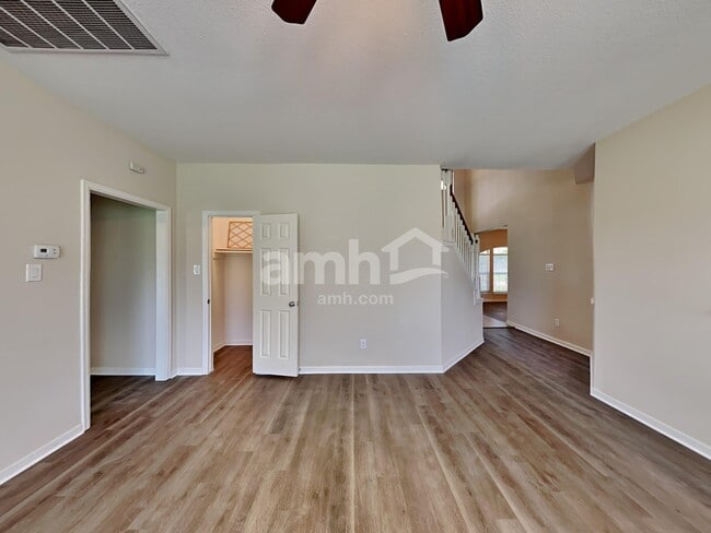 Building Photo - 501 Falcon Lake Dr