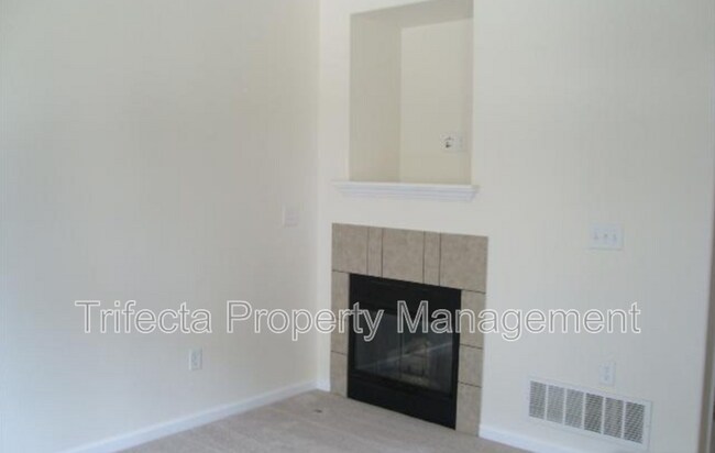 Foto del edificio - 2426 Parkfront Dr