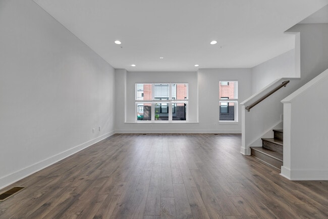 Building Photo - 36 Mural Walk NE