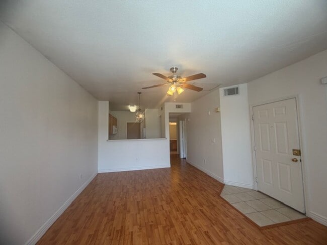 Building Photo - GUARD GATED TOP FLOOR PRIVATE 1 BED CONDO FEATURING A DETACHED 1 CAR GARAGE