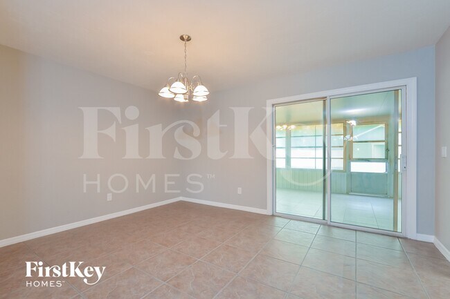 Foto del edificio - 971 Buttercup Terrace